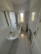 Bad - 2‑Zimmer-Wohnung mit Balkon und Renovie­rungs­bonus