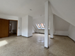 Detailansicht - 2‑Zimmer-Dachge­schoss-Wohnung in Bahnhofsnähe