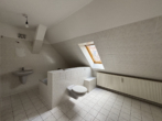 Detailansicht - 2‑Zimmer-Dachge­schoss-Wohnung in Bahnhofsnähe