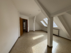 Detailansicht - 2‑Zimmer-Dachge­schoss-Wohnung in Bahnhofsnähe