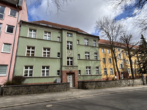 Detailansicht - 2‑Zimmer-Dachge­schoss-Wohnung in Bahnhofsnähe