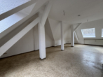 Detailansicht - 2‑Zimmer-Dachge­schoss-Wohnung in Bahnhofsnähe
