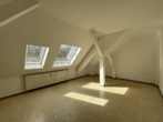 Titelbild - 2‑Zimmer-Dachge­schoss-Wohnung in Bahnhofsnähe